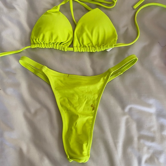 Neón bikini - Picture 1 of 2